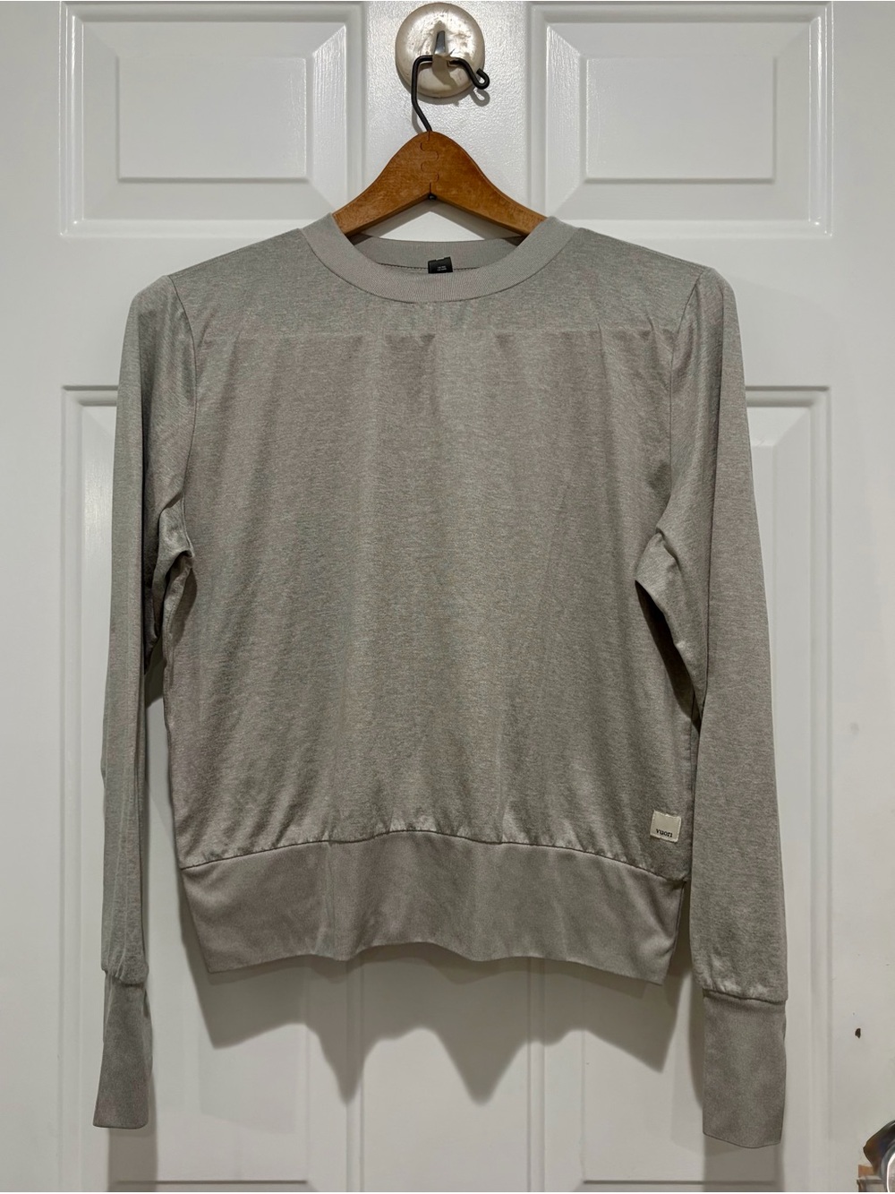 Vuori Women’s Light Gray Lightweight Crewneck Thin Pullover, small